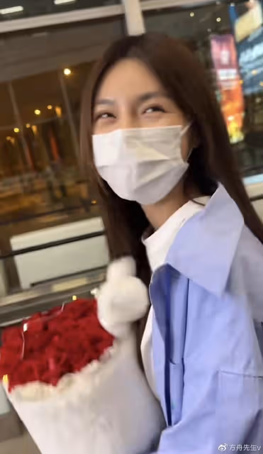 杜海濤520送200元玫瑰花被吐槽廉價,沈夢辰曬恩愛同框,發文極力護夫