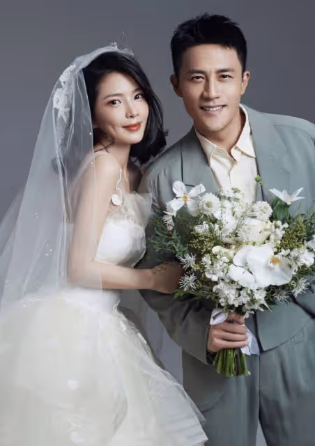 杜淳慶生甜蜜秀恩愛!緊摟老婆大方親吻,女方一臉嬌羞白嫩似少女