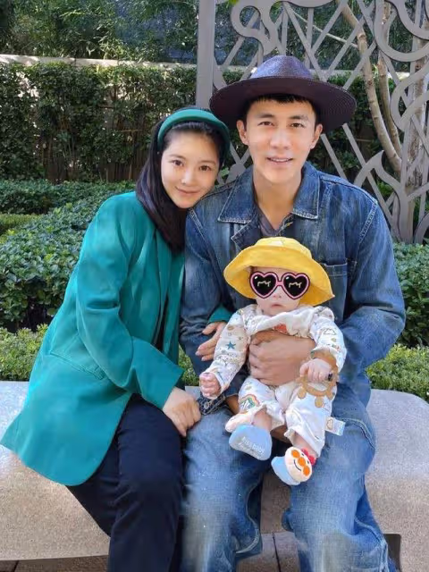 杜淳慶生甜蜜秀恩愛!緊摟老婆大方親吻,女方一臉嬌羞白嫩似少女