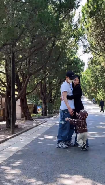 杜淳慶生甜蜜秀恩愛!緊摟老婆大方親吻,女方一臉嬌羞白嫩似少女