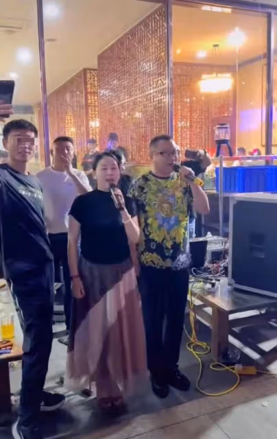 尹相傑夫婦頻現路邊大排檔商演!被曝出場費沒談攏,疑變臉不登台