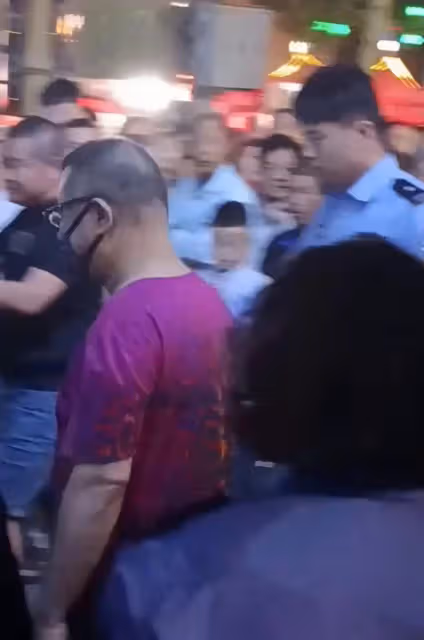 尹相傑夫婦頻現路邊大排檔商演!被曝出場費沒談攏,疑變臉不登台