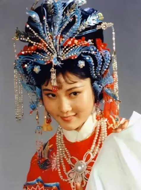 60歲何賽飛怒斥行業亂象,心疼月薪1500戲曲演員,真性情讓人動容