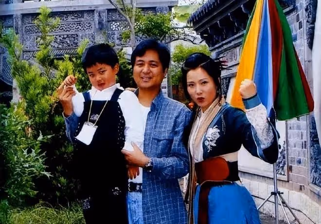 60歲何賽飛怒斥行業亂象,心疼月薪1500戲曲演員,真性情讓人動容