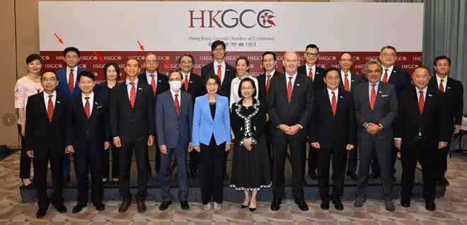 香港四大富豪家族聚會:李嘉誠長子站C位,何超瓊林建岳站後排