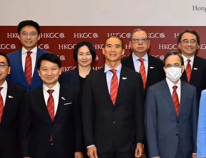 香港四大富豪家族聚會:李嘉誠長子站C位,何超瓊林建岳站後排