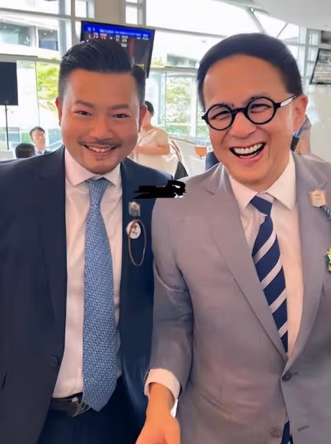 香港四大富豪家族聚會:李嘉誠長子站C位,何超瓊林建岳站後排