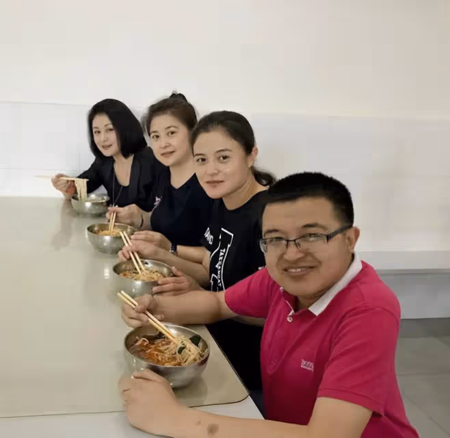 於月仙離世21個月，張學松更改名稱，到赤峰探望於月仙的家人