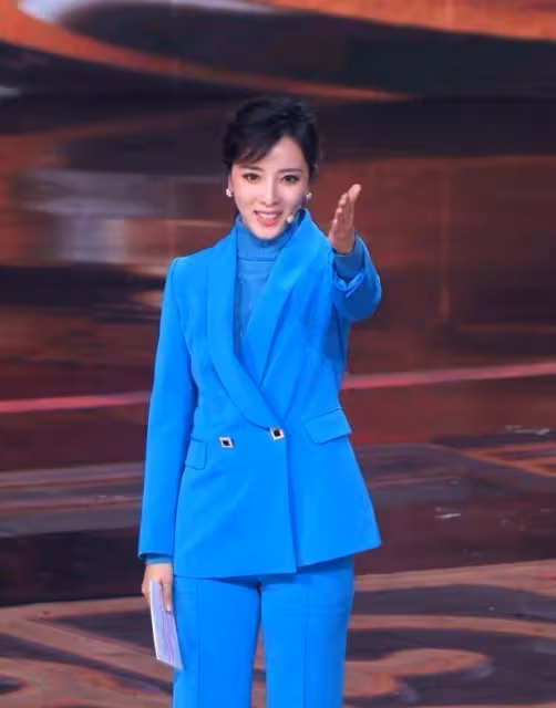 李姐不僅長相甜美,氣質也是挺絕的,電視臉也太高級了吧