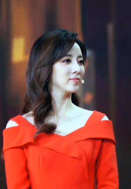 李姐不僅長相甜美,氣質也是挺絕的,電視臉也太高級了吧
