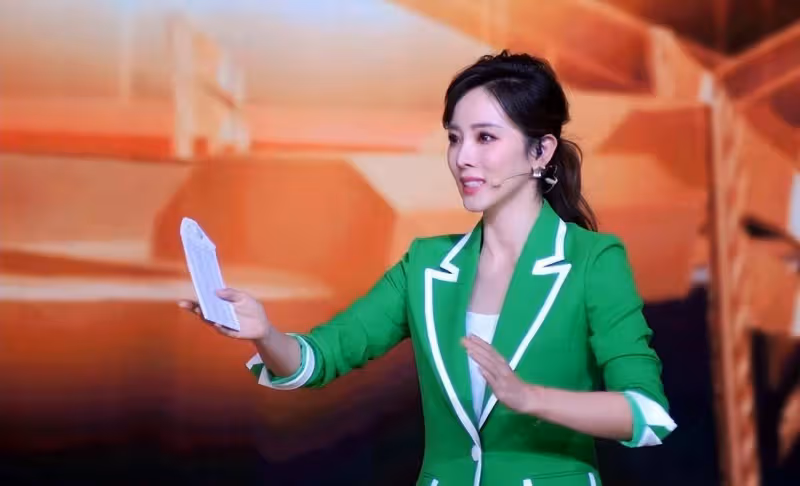 李姐不僅長相甜美,氣質也是挺絕的,電視臉也太高級了吧
