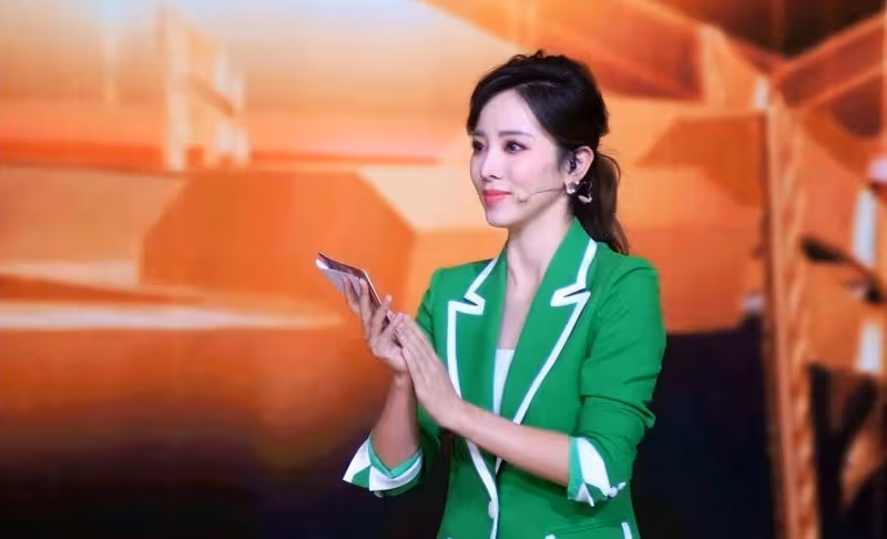 李姐不僅長相甜美,氣質也是挺絕的,電視臉也太高級了吧