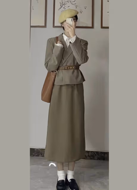 唐嫣成功吸引眼球!白色抹身材長裙配黑色「巴掌腰帶」,小蠻腰搶眼