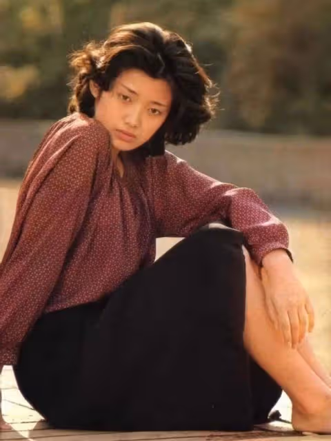 看了山口百惠的春夏穿搭，才發現：再過40年，你穿衣也不如她時髦