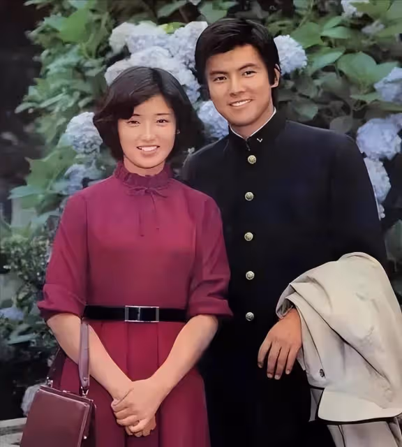 看了山口百惠的春夏穿搭，才發現：再過40年，你穿衣也不如她時髦