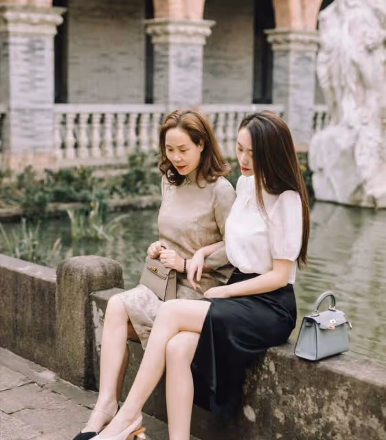 女人過了五十歲，一定要嘗試這款「鎖骨發」，簡約大氣又顯氣質