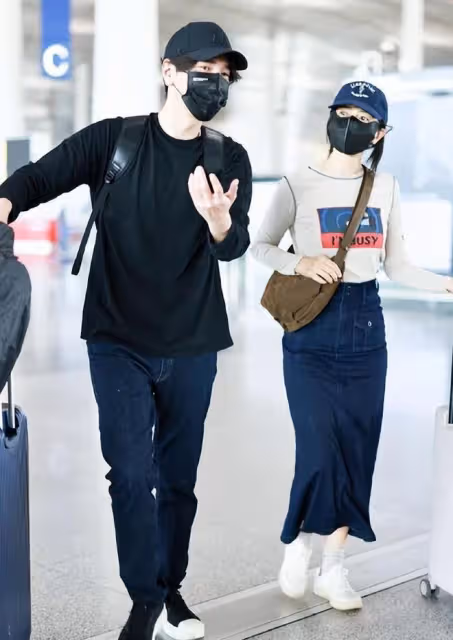 高圓圓趙又廷帶女兒現身機場,4歲Rhea穿裙子戴草帽,萌態十足
