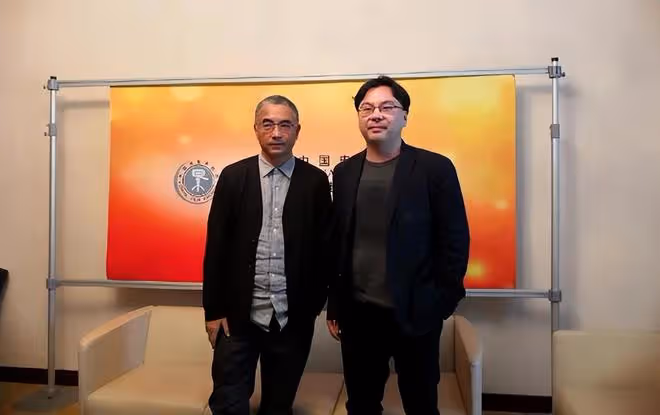 著名導演萬瑪才旦離世,多位導演和親友發文曬合影悼念