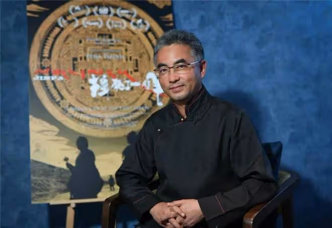 著名導演萬瑪才旦離世,多位導演和親友發文曬合影悼念