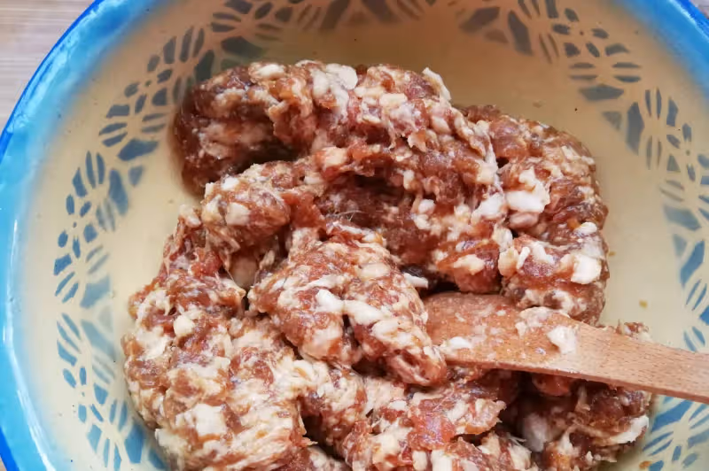 包子饅頭吃膩了，試試這道芝麻鮮肉燒餅，層次分明，咬一口掉渣兒~