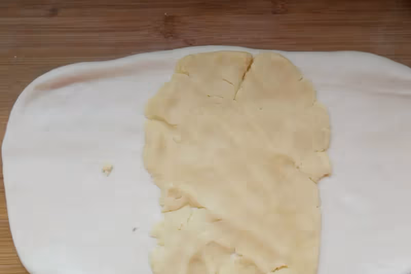 包子饅頭吃膩了，試試這道芝麻鮮肉燒餅，層次分明，咬一口掉渣兒~