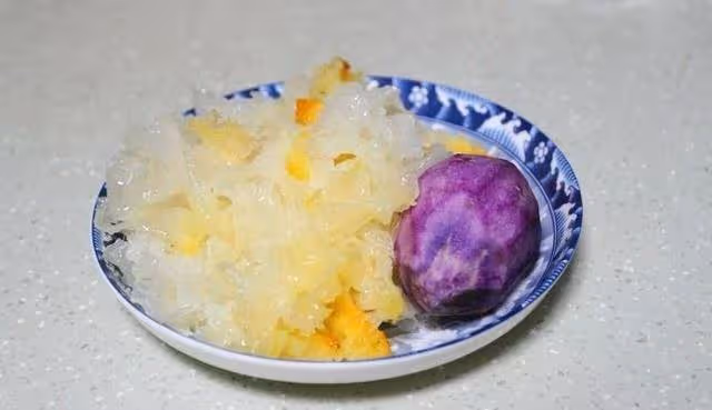 紫署銀耳羹,深受女士朋友們喜愛的一款小甜品,老人和孩子也愛喝~