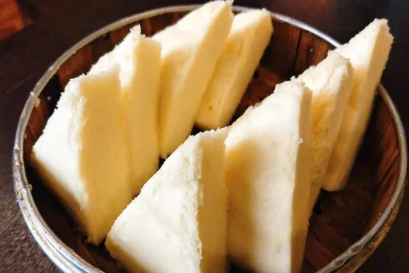 夏天就饞小米這做法,攪一攪上鍋蒸熟,暄軟香甜,比蛋糕好吃~