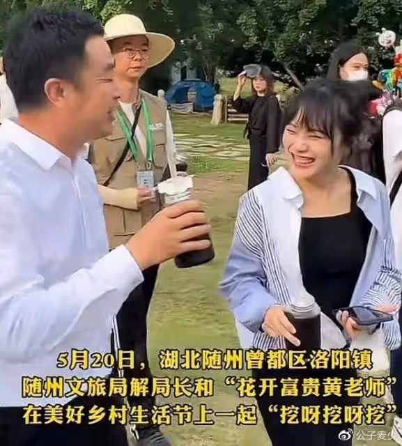 「挖呀挖」黃老師真容曝光！失去美顏濾鏡後判若兩人，網友信念崩塌