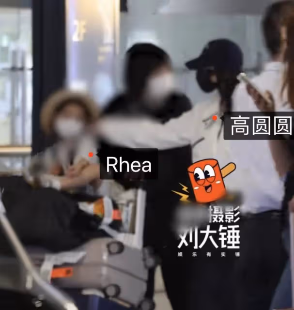高圓圓趙又廷帶女兒現身機場，4歲Rhea穿裙子戴草帽，像個小仙女