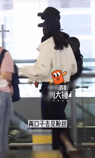高圓圓趙又廷帶女兒現身機場，4歲Rhea穿裙子戴草帽，像個小仙女