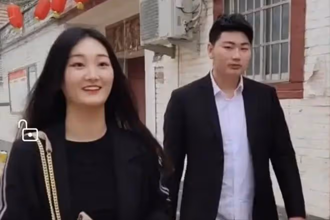 陳萌獨自去做產假,手拿B超單沉默不語,發文24字評價朱小偉