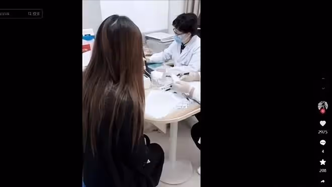 陳萌獨自去做產假,手拿B超單沉默不語,發文24字評價朱小偉