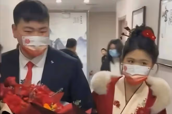 陳萌獨自去做產假,手拿B超單沉默不語,發文24字評價朱小偉