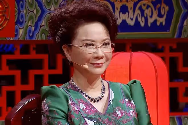 61歲整容上癮,後遺症凸顯,蔡明終於知道自己被醫美坑慘了