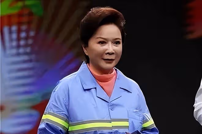 61歲整容上癮,後遺症凸顯,蔡明終於知道自己被醫美坑慘了