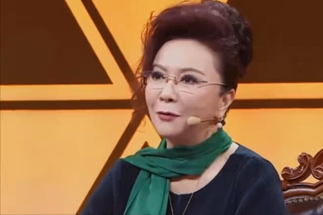 61歲整容上癮,後遺症凸顯,蔡明終於知道自己被醫美坑慘了