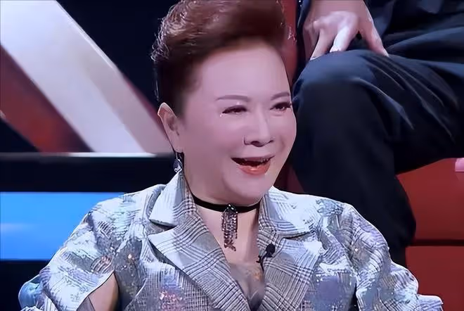 61歲整容上癮,後遺症凸顯,蔡明終於知道自己被醫美坑慘了