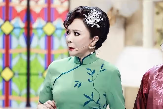 61歲整容上癮,後遺症凸顯,蔡明終於知道自己被醫美坑慘了