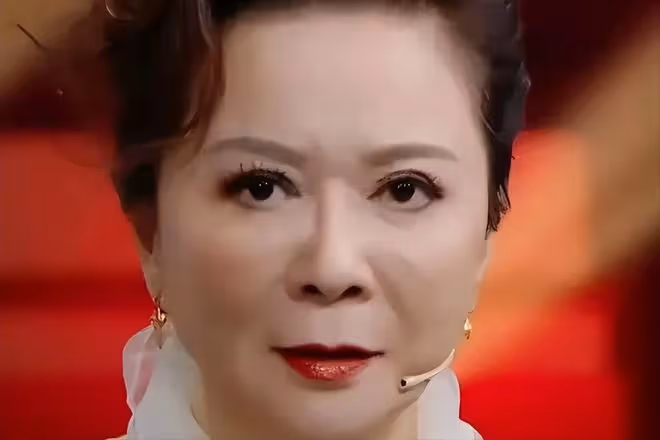 61歲整容上癮,後遺症凸顯,蔡明終於知道自己被醫美坑慘了