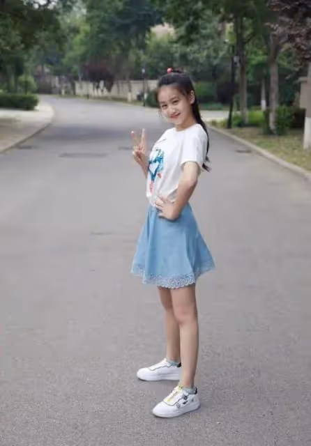 13歲王詩齡疑似戀愛,520收到近10萬元玫瑰,神秘送禮人引人猜測