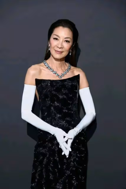 坎城紅毯兩巨頭:楊紫瓊老態盡顯,鞏俐虛假的「為她一人清場」