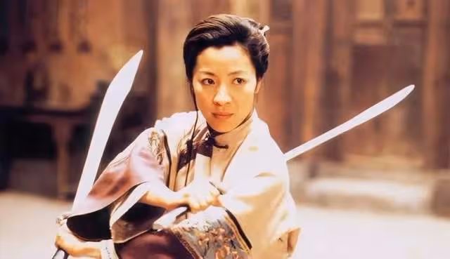 坎城紅毯兩巨頭:楊紫瓊老態盡顯,鞏俐虛假的「為她一人清場」