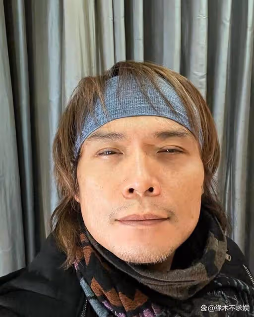 55歲伍佰開演唱會,造型被嘲「老嫂子」,老牌明星紛紛復出引爭議