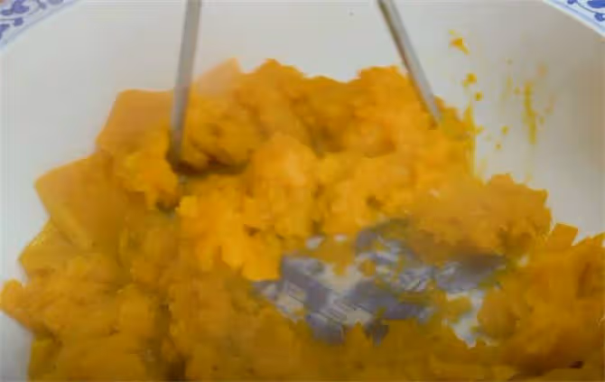 南瓜不要煮粥了,換個新做法,1次做1鍋,小孩子最喜歡吃了