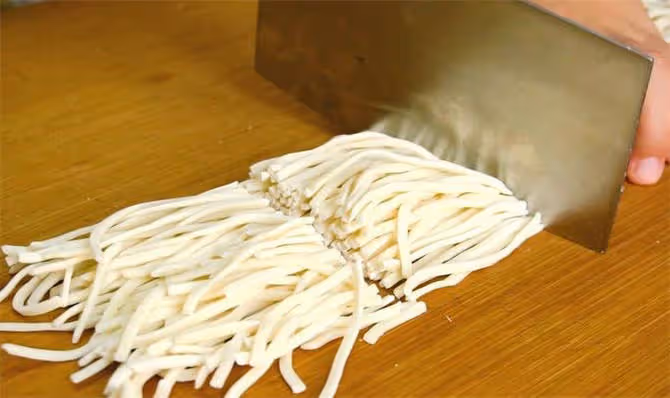 麵條學會這樣做,比吃肉還過癮,不蒸不煮不涼拌,出鍋全家搶著吃