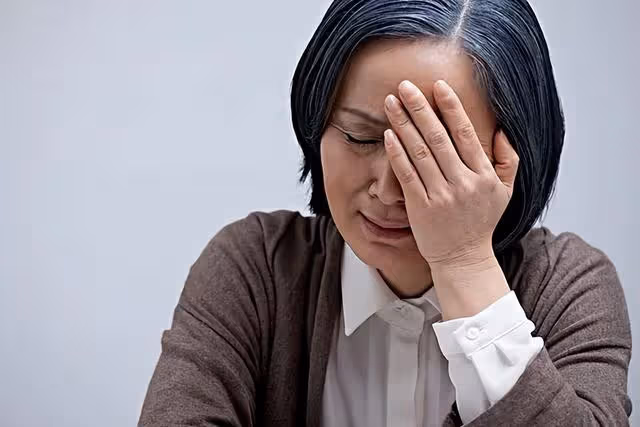 64歲大媽旅遊大半年，回家生病後兒子不給手術費，兒媳：你要理解