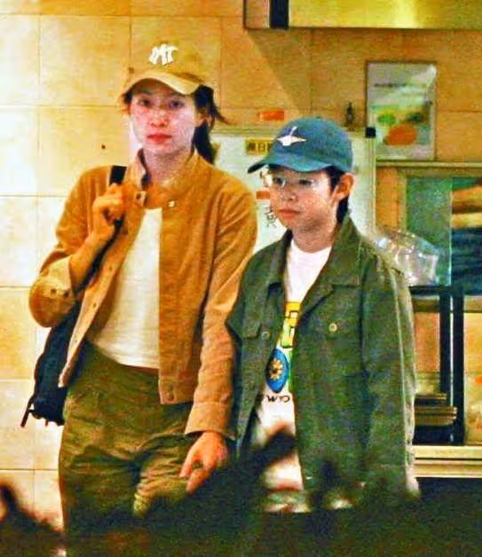 譚詠麟22歲帥兒近照曝光!高大帥氣十項全能,能文能武堪稱「十項全能」,不戀愛攻讀博士,網友感嘆:這顏值不進圈太可惜