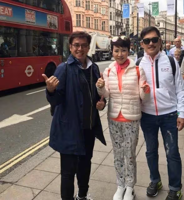 譚詠麟22歲帥兒近照曝光!高大帥氣十項全能,能文能武堪稱「十項全能」,不戀愛攻讀博士,網友感嘆:這顏值不進圈太可惜
