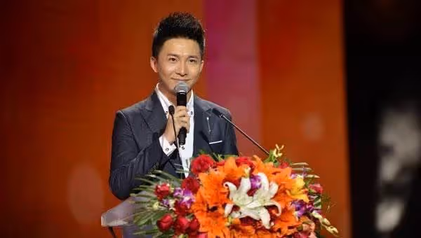 知名主持人「8樓一躍而下」走了!「年僅32歲」曾是最帥男主持 生前與母親的通話成為永別
