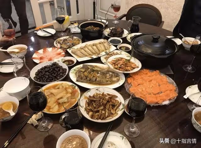 母親過大壽,丈夫故意拖到飯點才進門,看到廚房的東西後我明白了!
